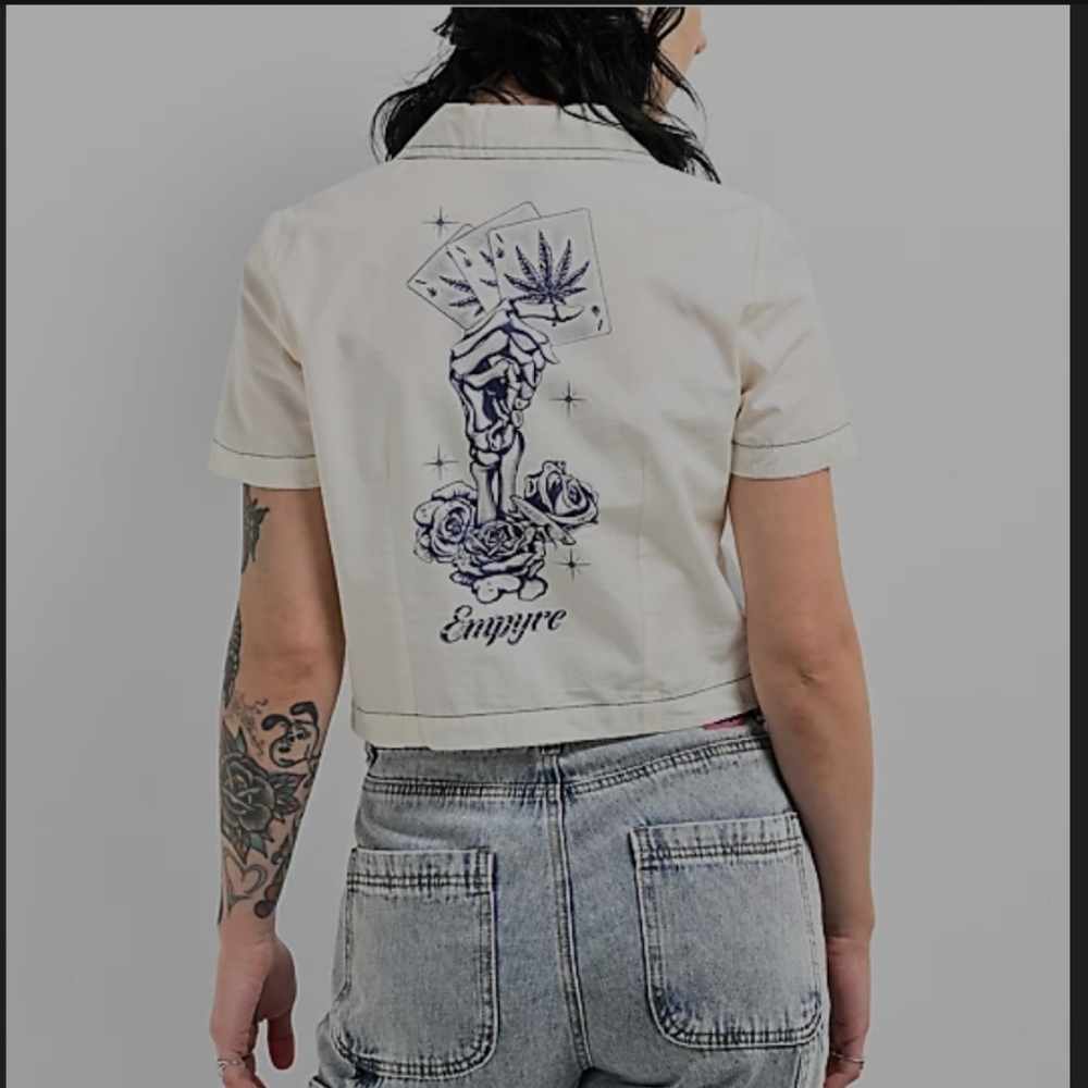 Zumiez Empyre Bucky Rose Beige Crop Button Up Short Sleeve Shirt. Size Small